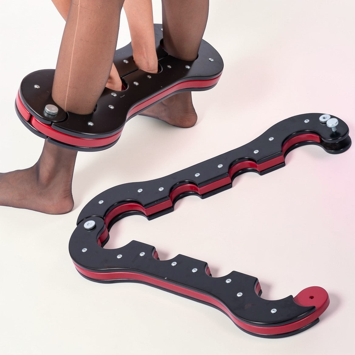 BDSM Spreidstang Deluxe – Verstelbare Pols & Enkel Fixatiebalk met Rood Accent